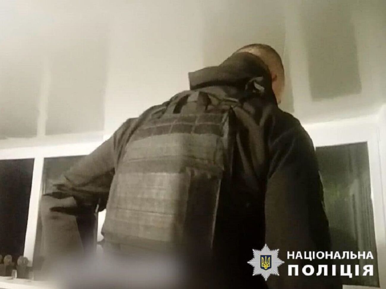 Поліцейський був у бронежилеті