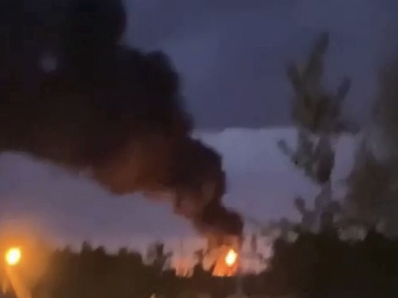 У Смоленській області вночі спалахнула масштабна пожежа