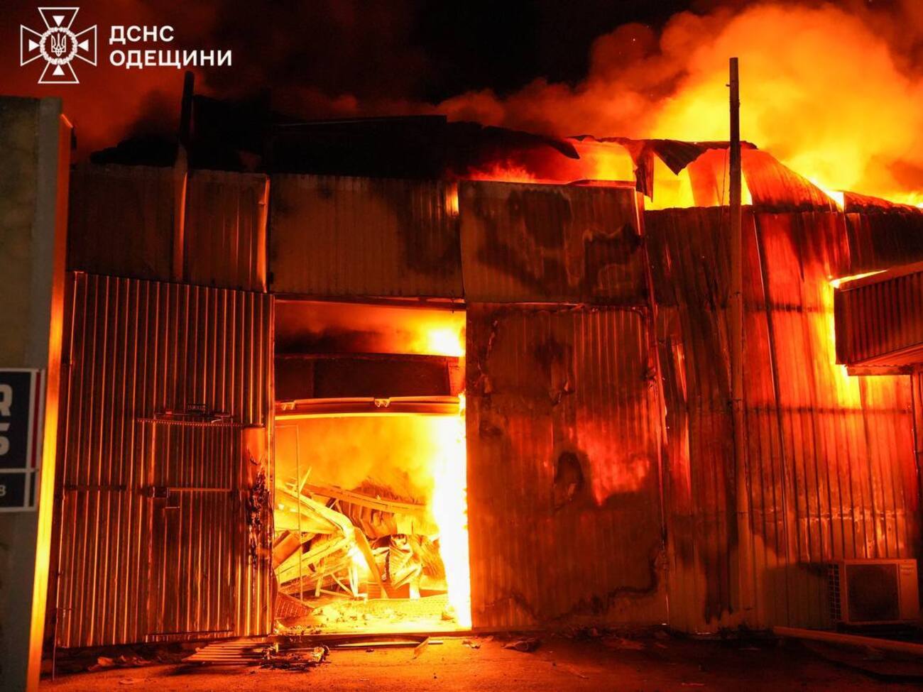 Ракета оккупантов уничтожила депо и отделение "Новой почты"