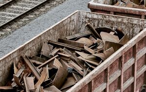 "Укрзалізниця" имеет на складах своих предприятий до 120–150 тыс. тонн лома, писало агентство "РБК-Украина"