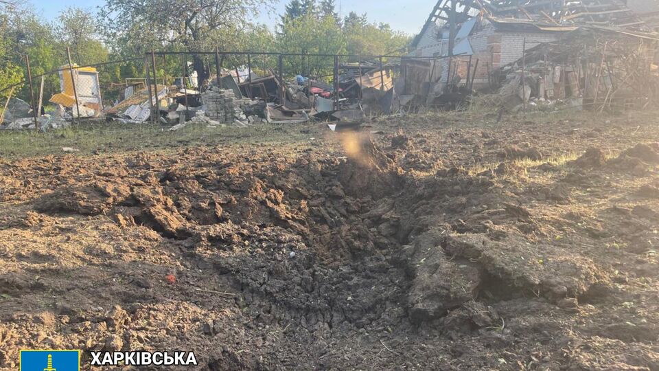 Одна бомба в Дергачах ударила в землю, друга – біля спортклубу, уточнив Синєгубов