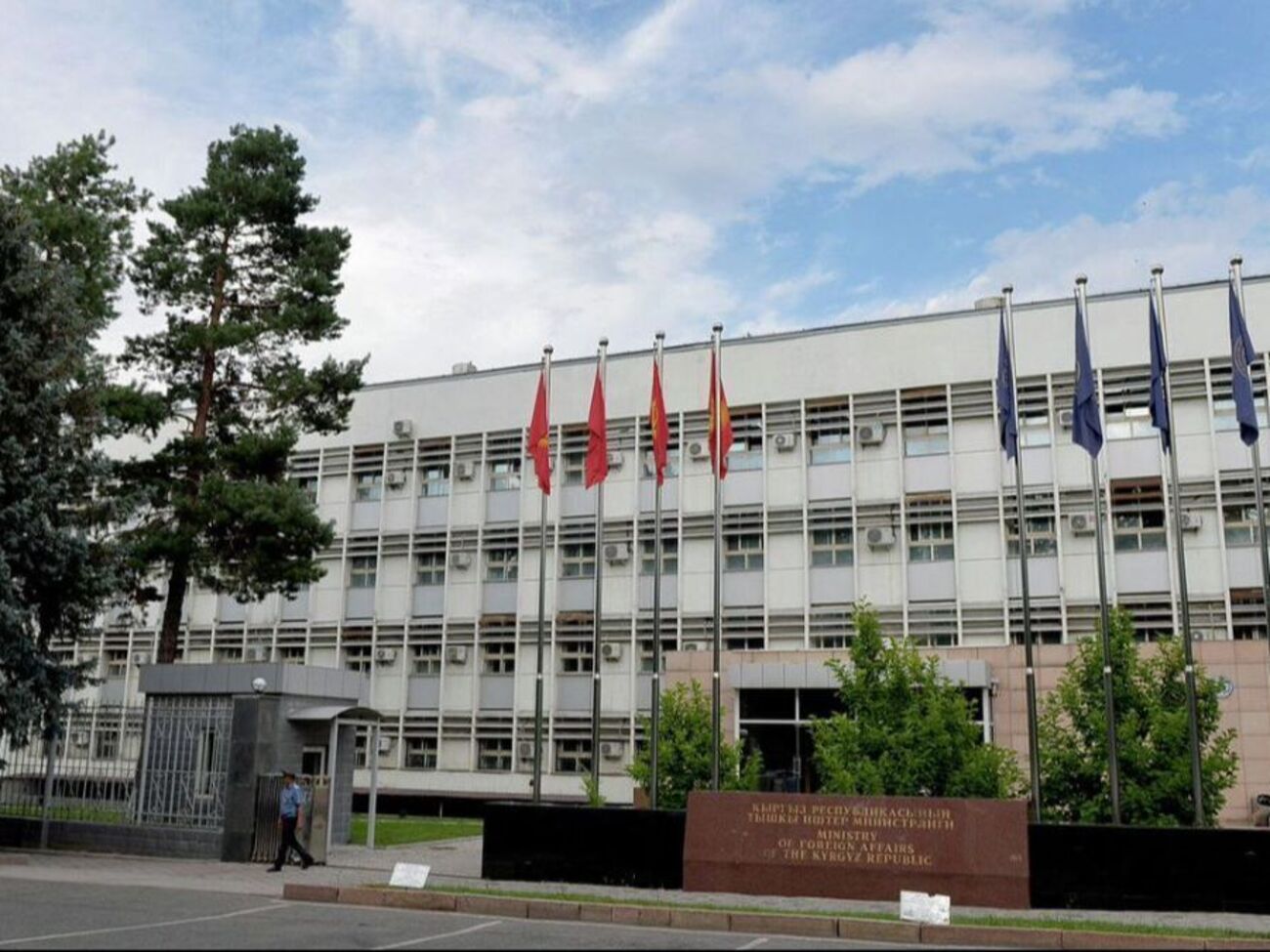 В МИД Кыргызстана утверждают, что не получали сигналов о массовом отказе во въезде сограждан в РФ