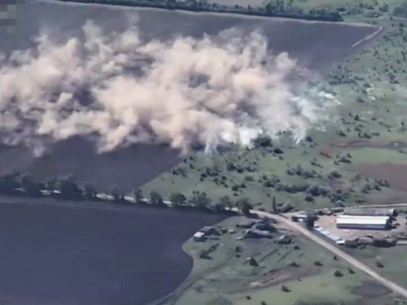 Площадь разлета кассетных боеприпасов позволяет экспертам утверждать, что были применены ATACMS, а не GMLRS или другие типы боеприпасов