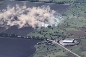 Площадь разлета кассетных боеприпасов позволяет экспертам утверждать, что были применены ATACMS, а не GMLRS или другие типы боеприпасов