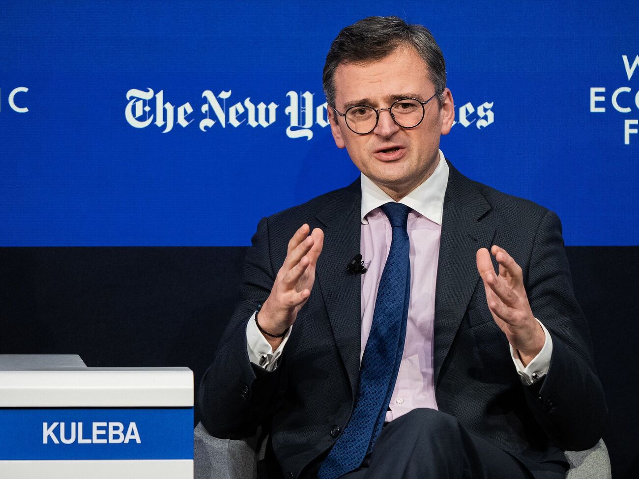 После наработки общих позиций участниками Глобального саммита мира в Швейцарии Россия в дальнейшем может быть вовлечена в мирные переговоры, допускает Кулеба