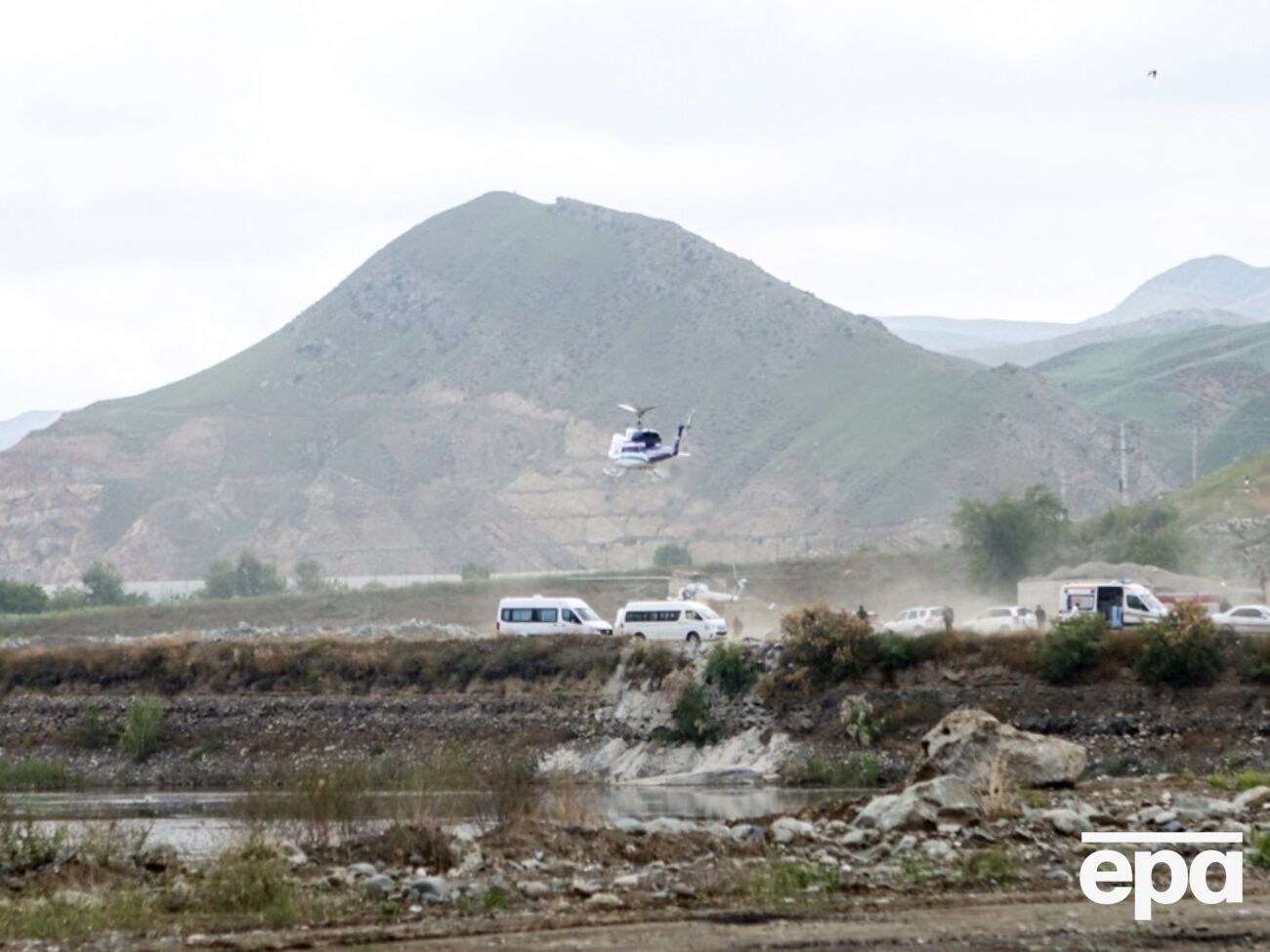 Официально о гибели президента и остальных пассажиров упавшего вертолета иранские власти пока не сообщали