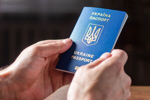 Украинцы призывного возраста пока не могут оформить документы за границей