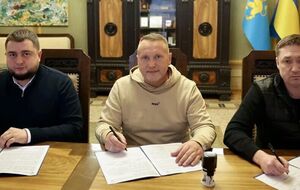 Гринкевич (в центре) находится под арестом