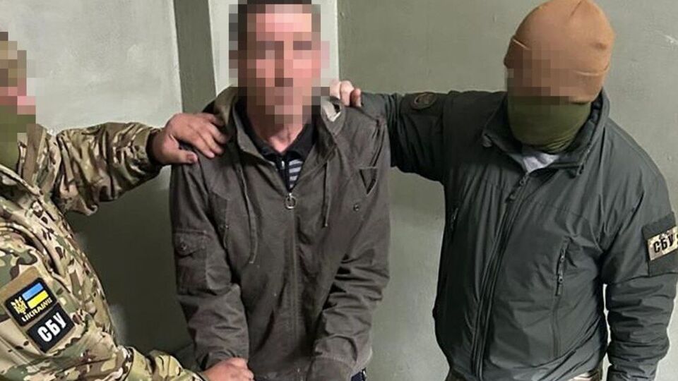 Співробітники СБУ затримали фігуранта у його будинку