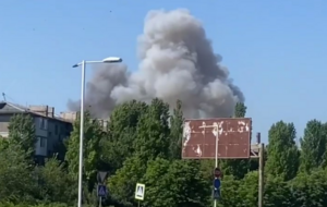 СМИ пишут о попадании в Академию внутренних дел в Луганске, где располагались оккупанты и, возможно, их боекомплект