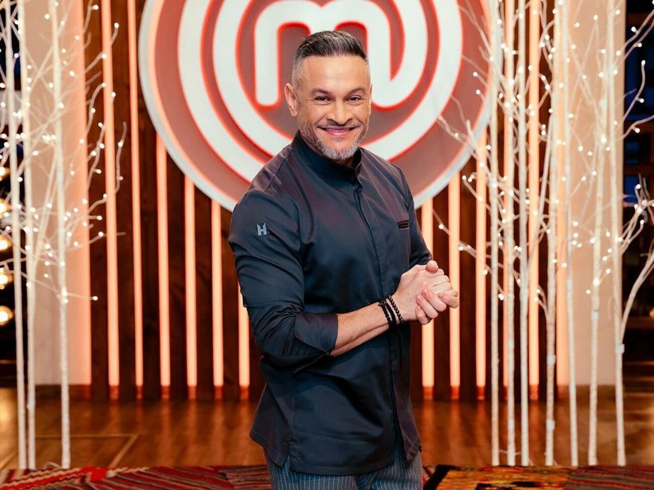 Хименес-Браво является судьей кулинарного шоу