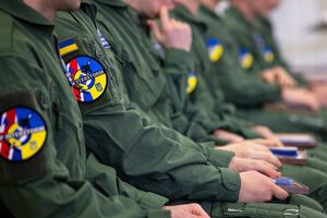 Украинские военные отрабатывали обслуживание всех деталей, важных для пилота истребителя