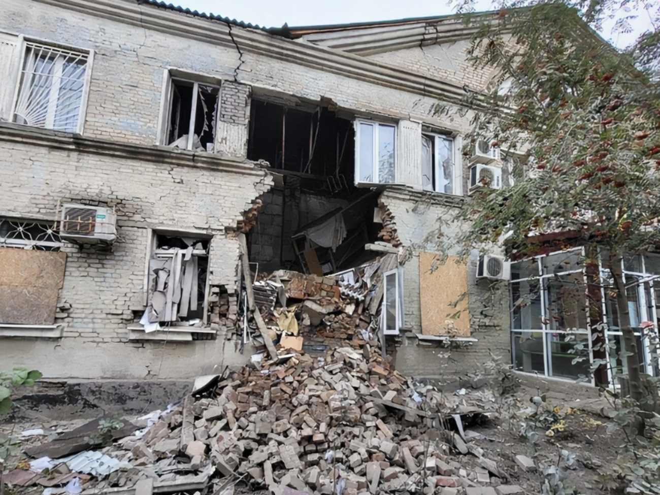 Россияне пытаются взять Покровск, чтобы разделить украинские силы, считают британские аналитики