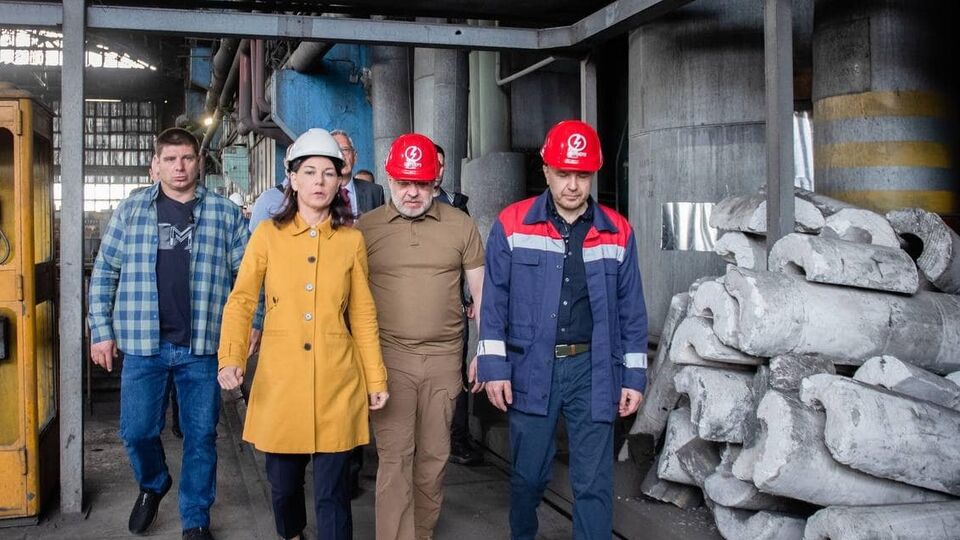 Бербок сопровождал глава Минэнерго Украины Галущенко