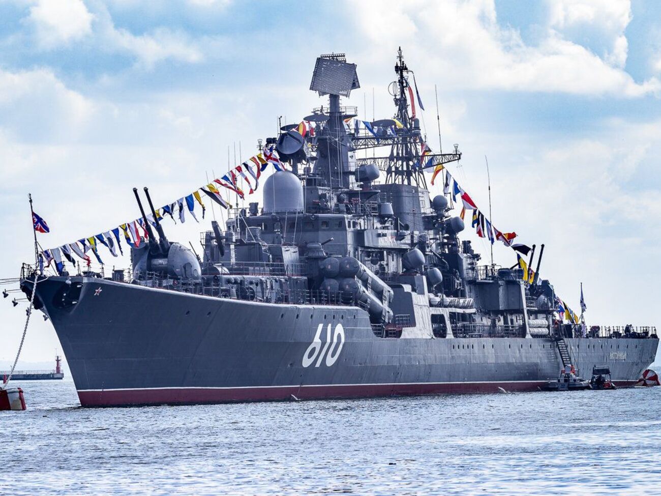 Росія збирається розширити кордони своїх територіальних вод у Балтійському морі, забравши частину акваторії країн НАТО – Литви й Фінляндії. На фото – флагман Балтійського флоту РФ ескадрений міноносець "Настойчивый"