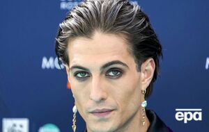 Давид состоит в отношениях с американской актрисой и певицей Дав Кэмерон