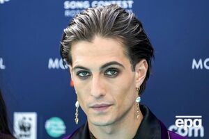 Давід у стосунках з американською актрисою і співачкою Дав Кемерон