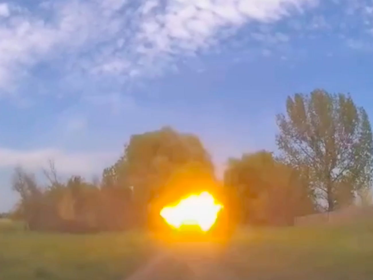 Окупанти вдарили по патрулю, який їхав по людей у Вовчанськ