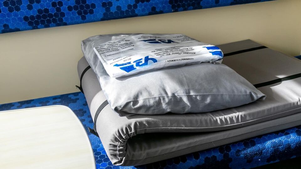 Теперь комплект постельного белья в плацкартных и купейных вагонах будет стоить 80 грн, а в СВ – 120 грн