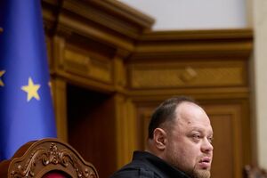 Любые лица, которые в период военного положения задают вопрос легитимности президента Зеленского, – это враги Украины, отметил Стефанчук