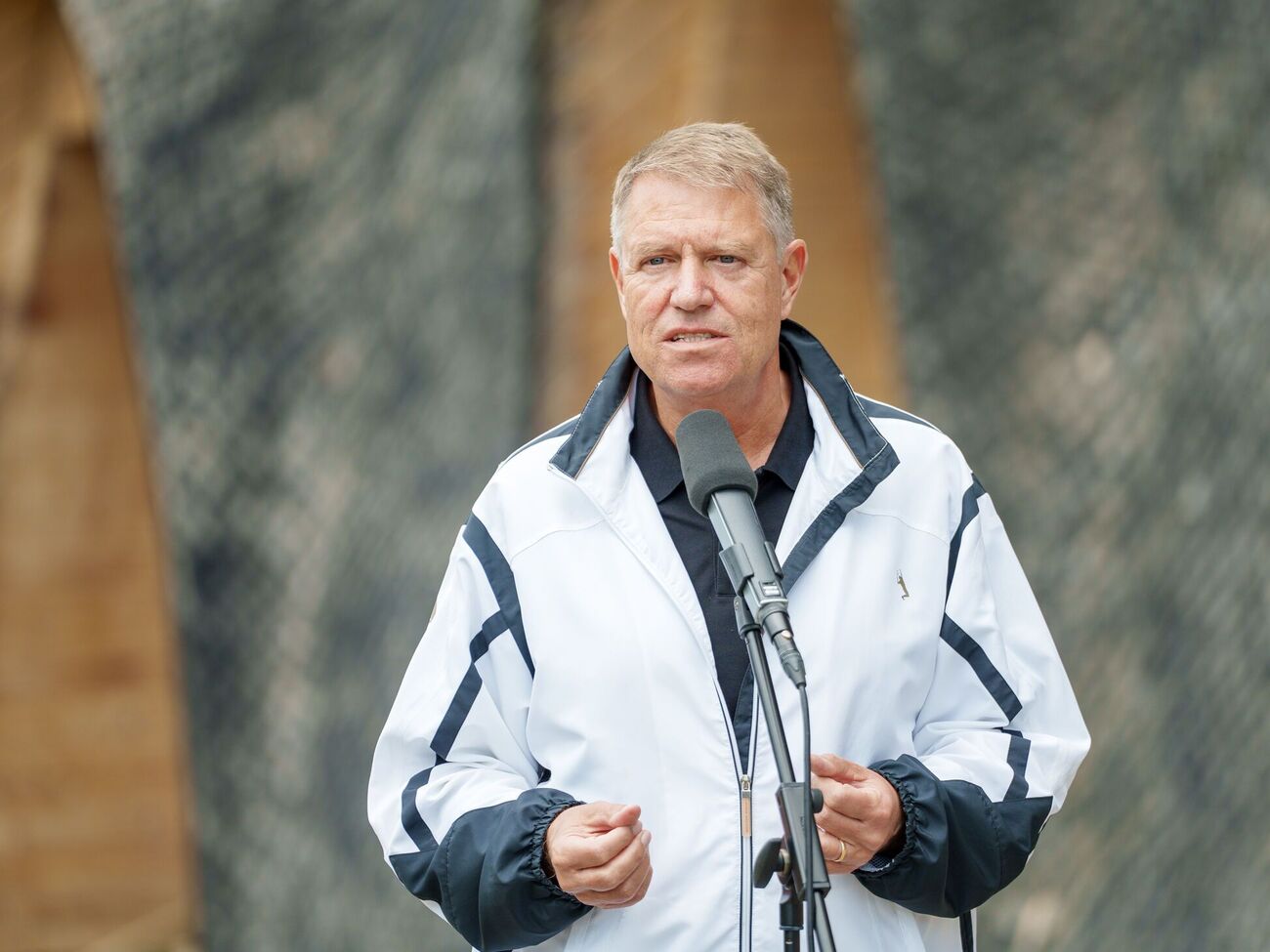 Йоханнис (на фото) отметил, что президент Украины Зеленский "с большим интересом" ожидает решения Румынии по Patriot