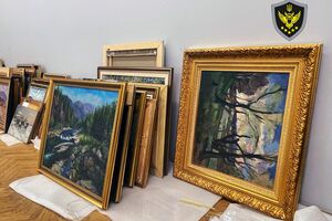 Картини зберігали в музеї із 2022 року