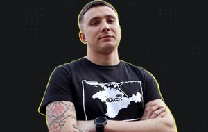 Операторы дронов наносят врагу большие потери, россияне не жалеют на них КАБ. Но если переместить дронщиков ближе к линии столкновения, они будут чаще погибать