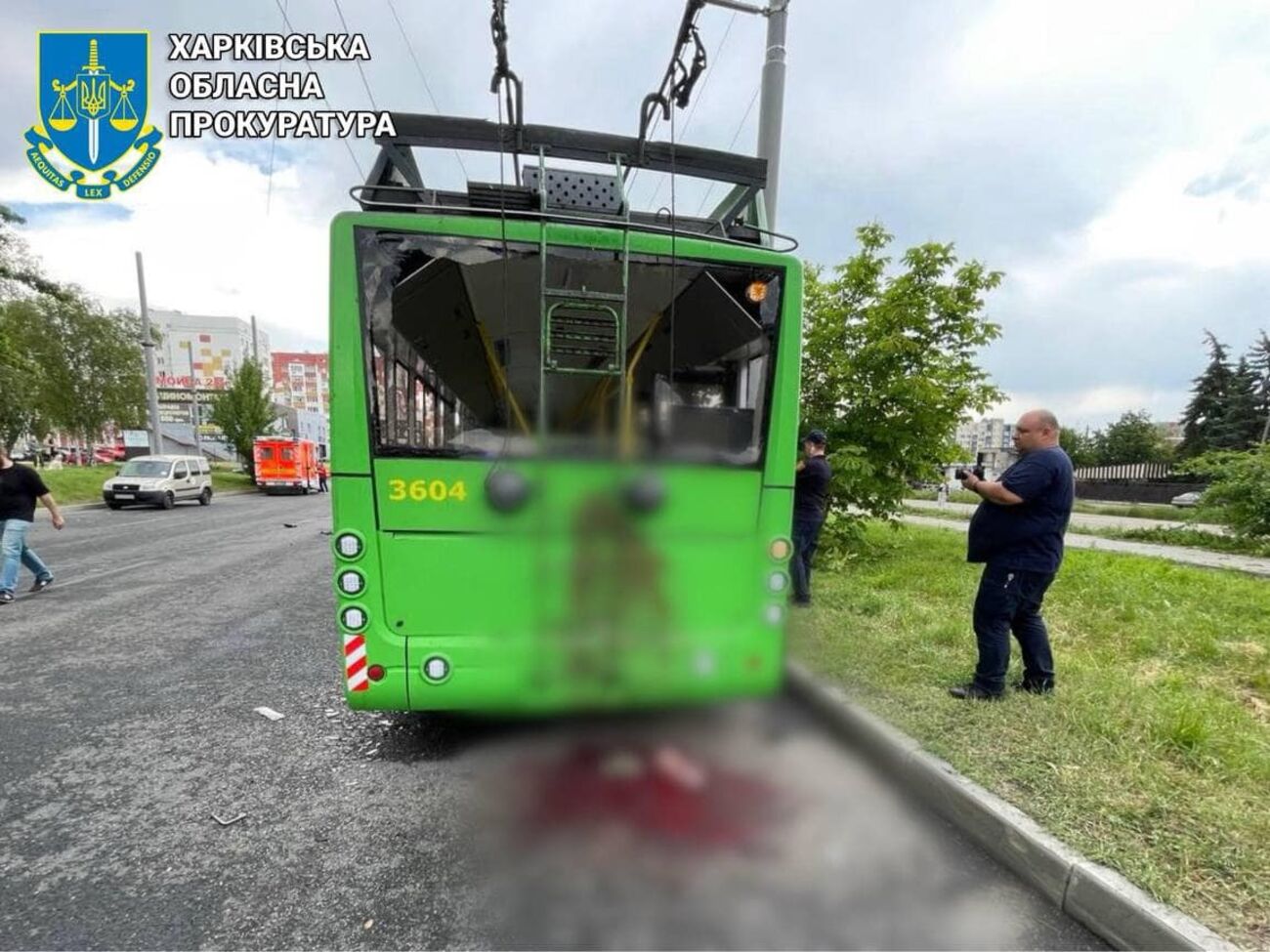 Патрульні у Харкові після бомбардування надали першу допомогу постраждалим