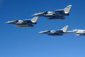 Лекорню показав фото літаків із заретушованою ракетою