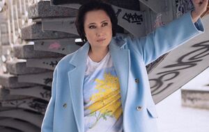 Рисунок мимозы, выполненный дочерью, Мозговая разместила на футболке