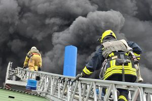 На месте прилета произошел масштабный пожар