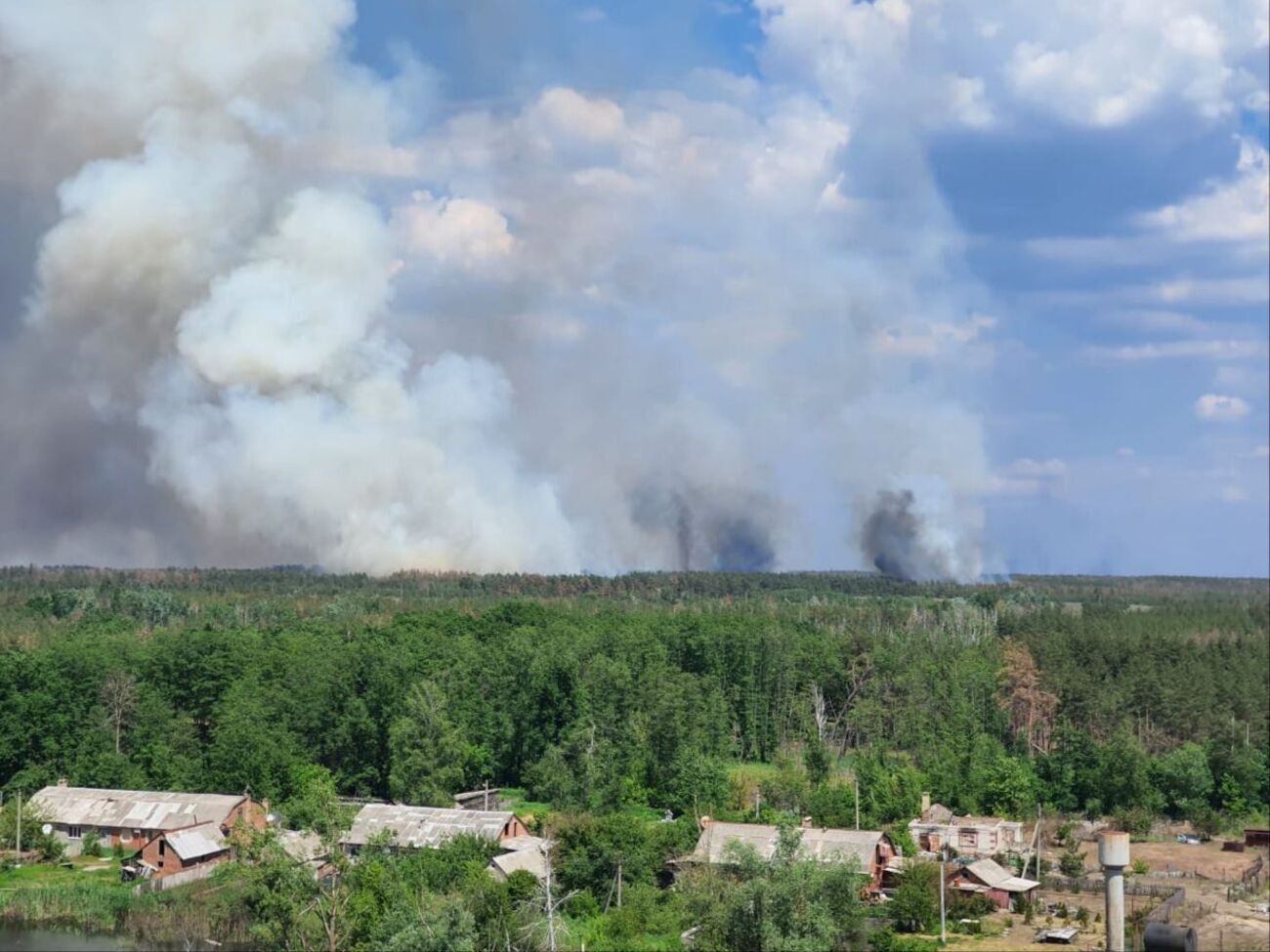 Всего за сутки россияне 21 раз обстреляли населенные пункты Донецкой области