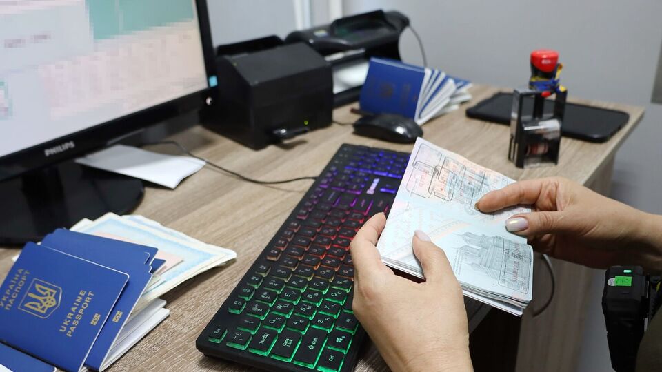 Співробітники ДПСУ перевіряють у військовозобов'язаних осіб лише паперовий документ із відповідними позначками, виданий у ТЦК