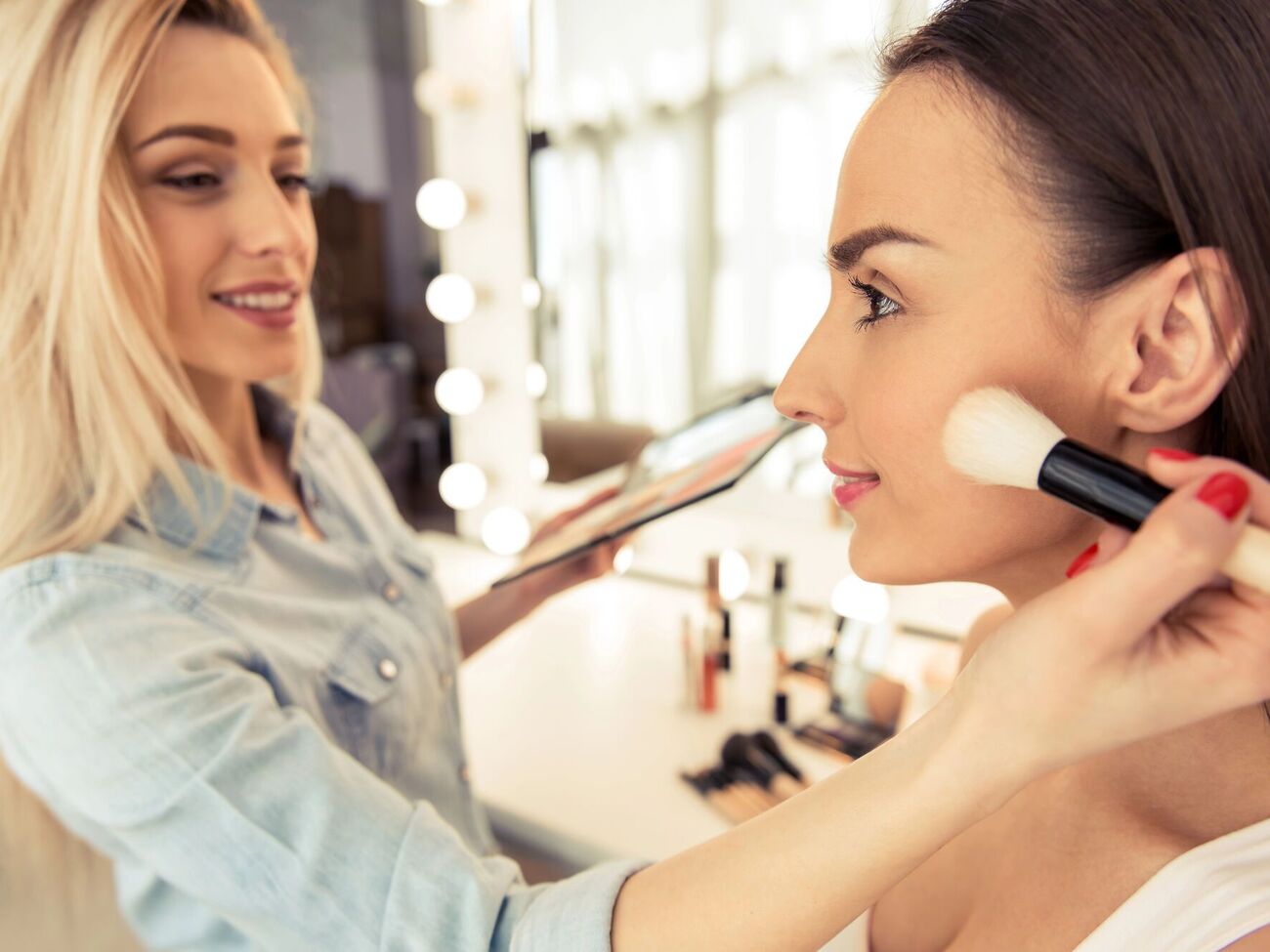 Оттенок румян должен соответствовать подтону кожи