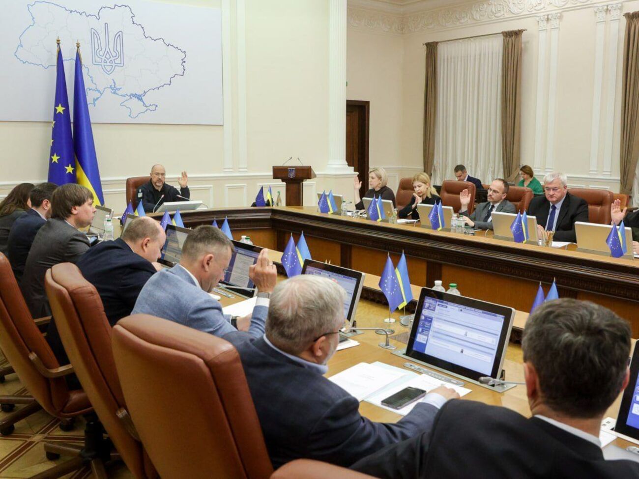За допомогою підвищення податків Кабмін має намір отримати ресурси для армії
