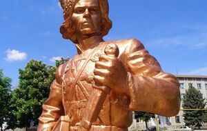 Пам'ятник Махну зазнав пошкоджень унаслідок російських обстрілів