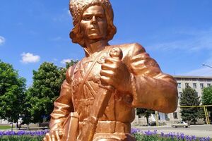 Пам'ятник Махну зазнав пошкоджень унаслідок російських обстрілів