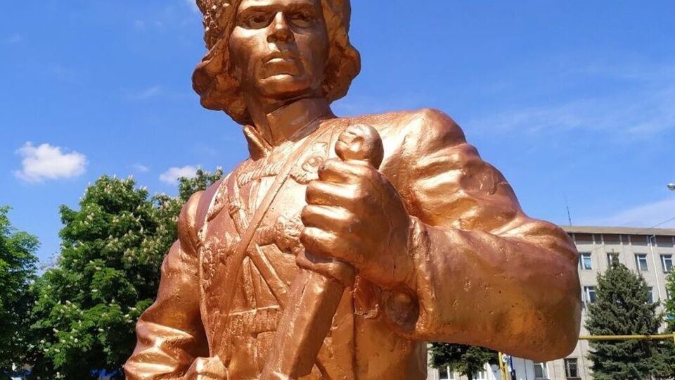 Памятник Махно пострадал в результате российских обстрелов