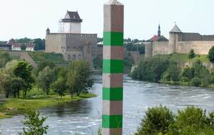 За ночь РФ сняла более 20 буев на Нарве