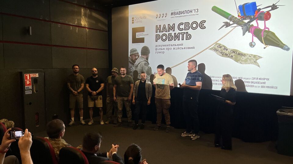 У фільмі взяли участь бійці з 17-ї окремої танкової бригади, медичної служби Інтернаціонального легіону, Групи Тора та Групи Молота