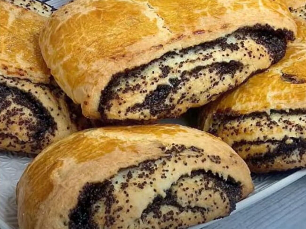 Випікайте булочки за температури +170 °C приблизно 40 хвилин