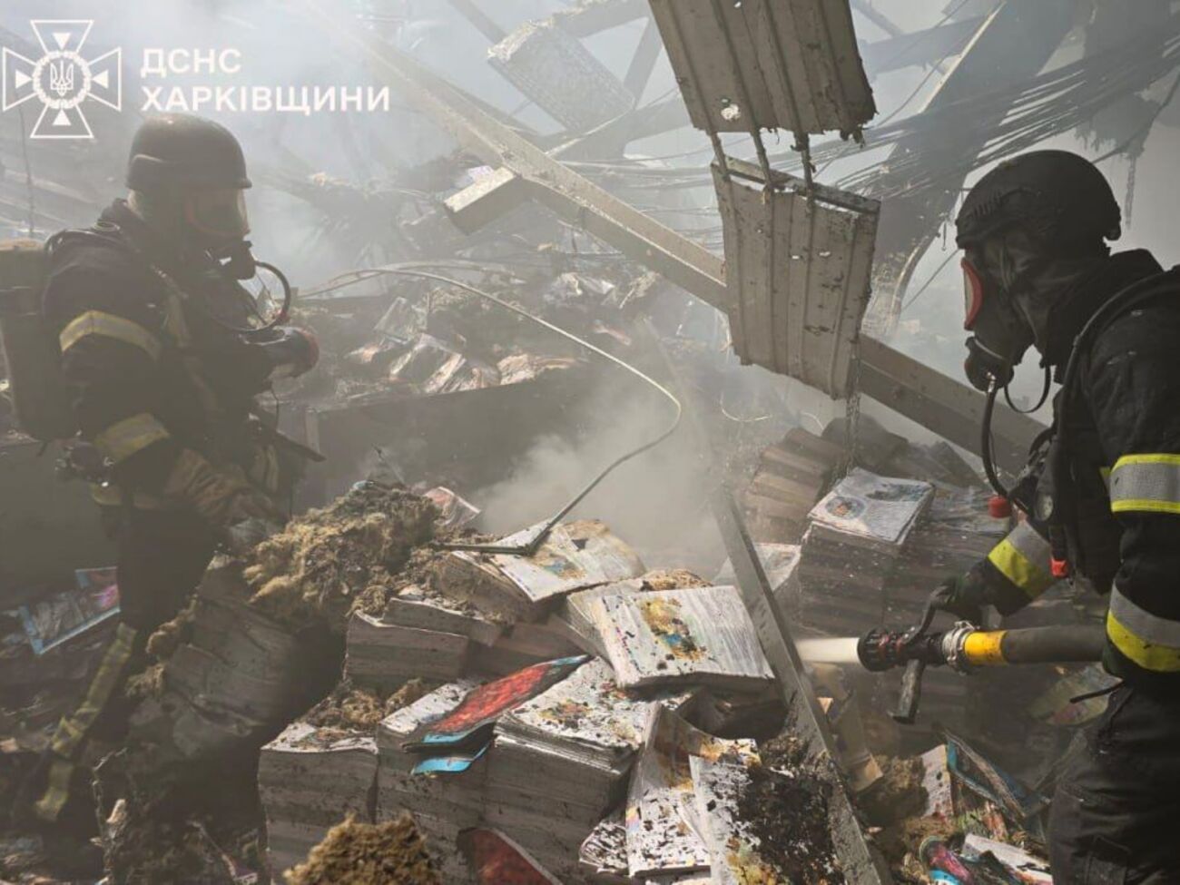 У Харкові російськими ракетами зруйновано друкарню, згоріли, за даними Зеленського, десятки тисяч книжок