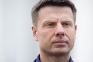 Ідея обмежити вихідні перекази з карток – це повна дурня. Українці знову повернуться до готівки, що погано вплине на волонтерство