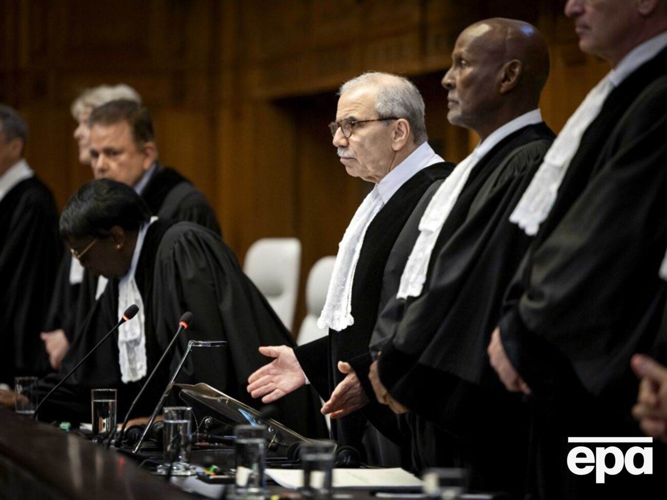 По решению суда, Израиль должен прекратить наступление на Рафах в секторе Газа и открыть пункт пропуска на границе для оказания помощи местному населению