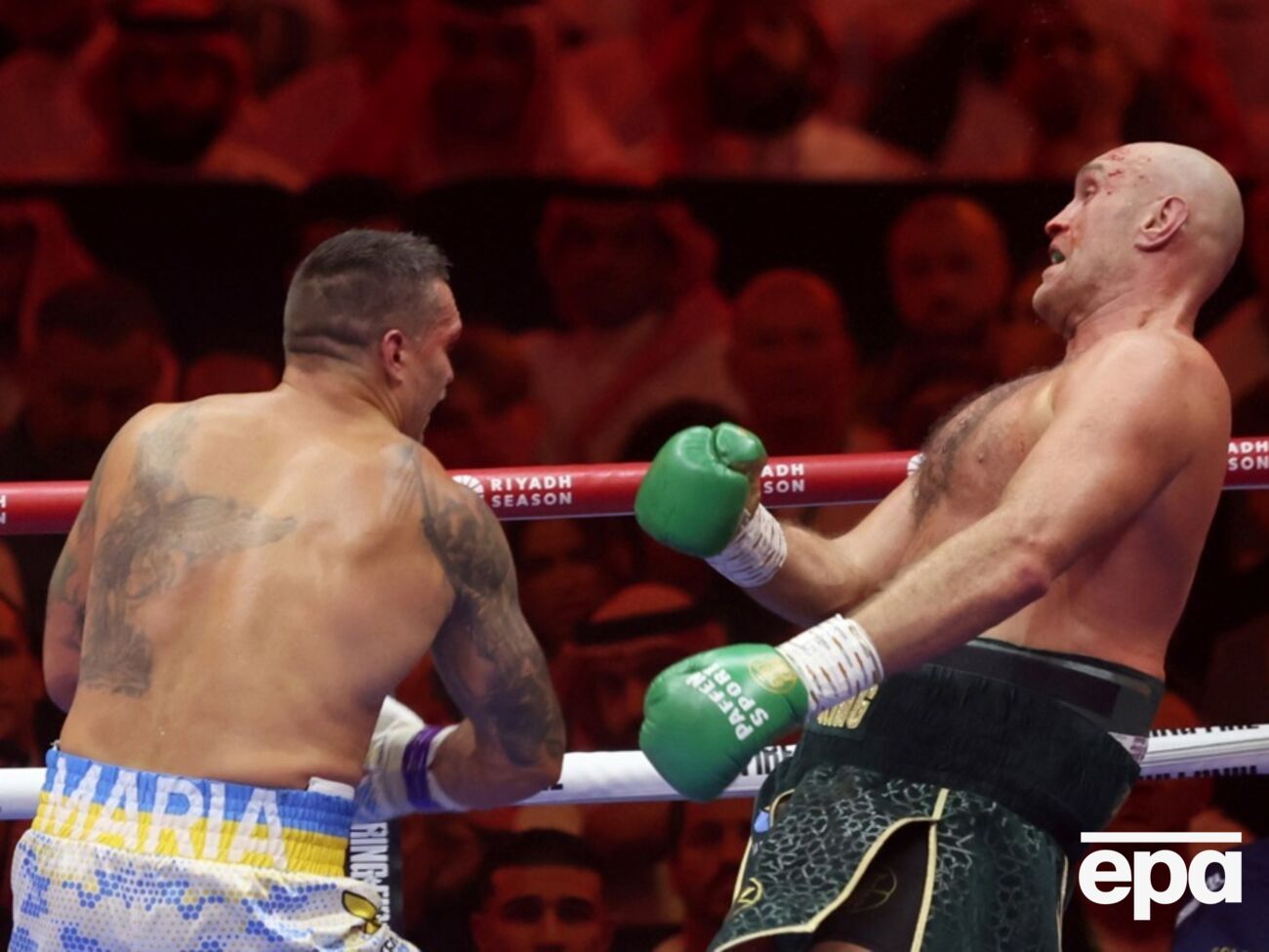 Усик победил Фьюри в бою 19 мая