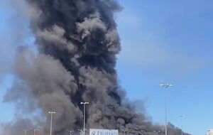 Оккупанты нанесли удар по торговому центру, где находилось много людей, отметил мэр Харькова