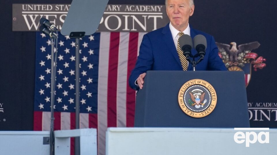 США "стоять поряд з Україною", запевнив Байден