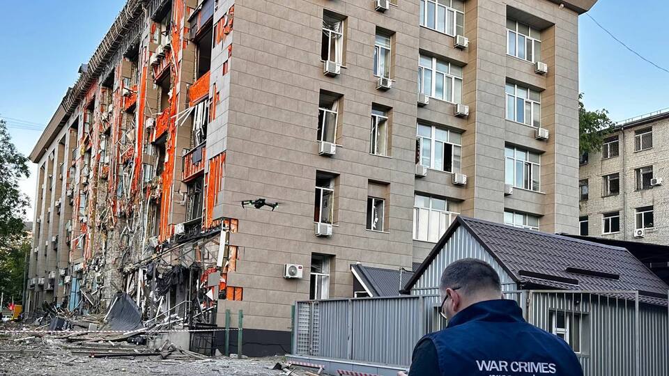 Попередньо, окупанти завдали удару по центру Харкова ракетою типу С-300, зазначили у прокуратурі