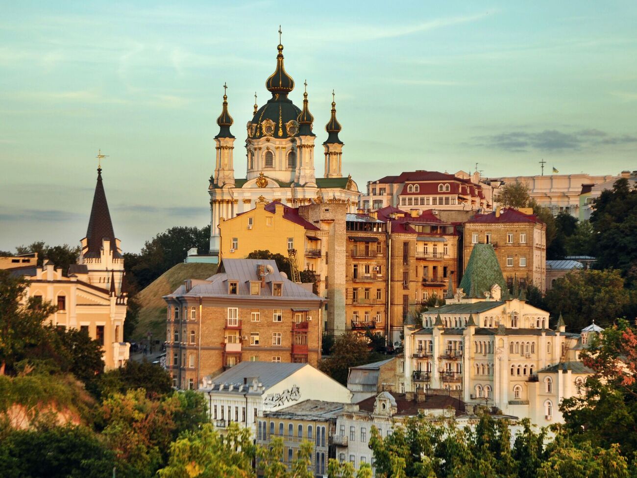 На Андреевском спуске в День Киева проводятся вернисажи