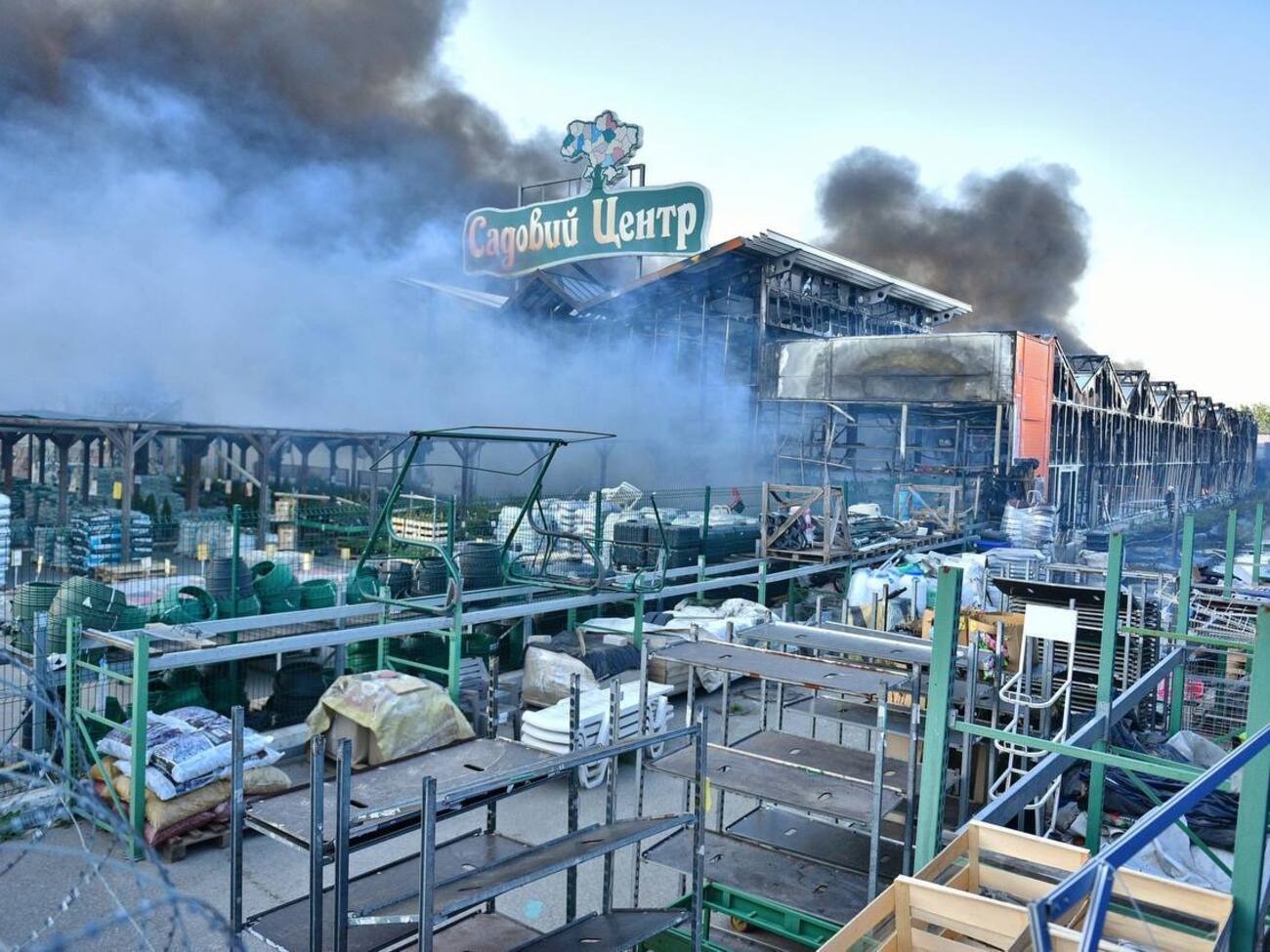 По последним данным ОВА, в результате удара по "Эпицентру" в Харькове погибли как минимум 14 человек